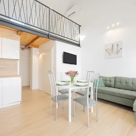 Yasmin & Viola Apartment *