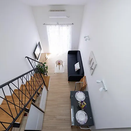 Yasmin & Viola Apartment