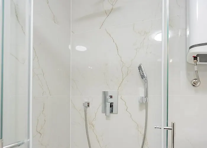 Yasmin & Viola Zára