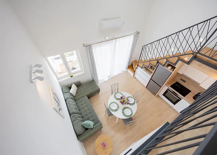 Yasmin & Viola Zára